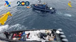 Interceptan una narcolancha con más de cuatro toneladas de cocaína al sur de Canarias