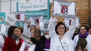 Concentración este viernes de Stepa y profesionales de Enfermería ante el hospital Miguel Servet de Zaragoza.