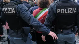 Dos policías italianos, en una manifestación en Roma.