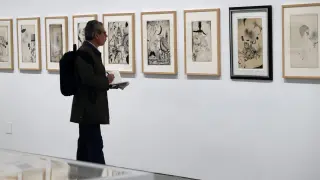 El Museo Reina Sofía rinde homenaje a Antoni Tàpies con una grande y compleja exposición que reúne más de 200 obras
