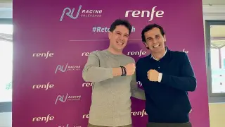 Pedro de la Rosa y un maquinista de Renfe se retan a alta velocidad en el simulador.