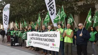 Concentración de CSIF en Zaragoza frente a la Delegación de Gobierno, en la plaza del Pilar, este miércoles.