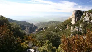 Vistas desde el espectacular santuario rupestre de este pequeño pueblo de Huesca