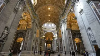 Limpieza del baldaquino de Bernini en el Vaticano