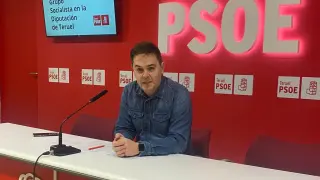Pedro Polo, portavoz del grupo socialista en la Diputación de Teruel, durante la rueda de prensa de este lunes.