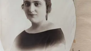Retrato de Florinda Úriz firmado por su novio, Jesús Llanas.