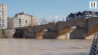 El Ebro anega la ribera de Zaragoza