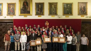 Entrega de Medallas y Distinciones en el Ayuntamiento de Zaragoza el día del pregón de las Fiestas del Pilar de 2023