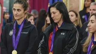 La seleccionadora española de fútbol femenino, Montse Tomé y la futbolista Jenni Hermoso