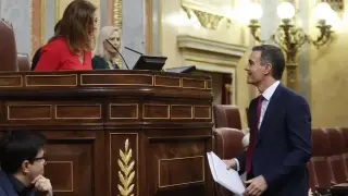 El presidente del Gobierno en funciones, Pedro Sánchez, saluda a la presidenta del Congreso, Francina ArmengoJuan Carlos Hidalgo
