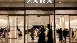 FILE PHOTO: FILE PHOTO: Shoppers walk past a Zara clothes store, part of Spanish group Inditex