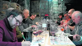 Un momento de la cata de los vinos de Vignerons.