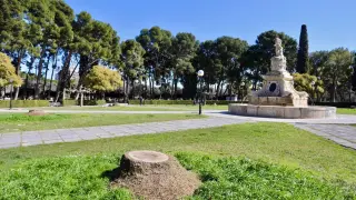 La plaza de la Princesa del Parque Grande José Antonio Labordeta, con su fuente de Neptuno.