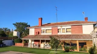 La fachada de la casa más cara de alquiler de Zaragoza.