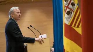 El presidente del Gobierno de Aragón, Jorge Azcón, interviene tras la firma de un manifiesto por las comunicaciones del Corredor Cantábrico- Mediterráneo, en Riojafórum