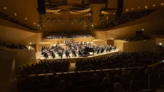 Actuación de una orquesta sinfónica en el Auditorio de Zaragoza.