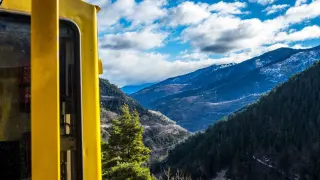 Esta ruta en tren nos descubre las mejores vistas panorámicas de los Pirineos Orientales