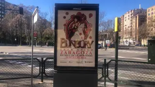 Uno de los carteles del concierto que se pueden ver en Zaragoza.