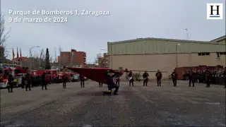 Baile de la bandera en el día del patrón de los Bomberos de Zaragoza