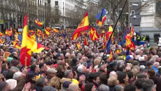 Miles de personas desbordan Cibeles para exigir la dimisión de Pedro Sánchez