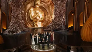 The cast and crew of "Oppenheimer" accept the award for best picture during the Oscars on Sunday, March 10, 2024, at the Dolby Theatre in Los Angeles. (AP Photo/Chris Pizzello)