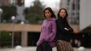 La actriz Carolina Yuste y la directora Almudena Carracedo, durante la promocion del documental de Netflix
