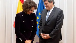 la ministra de Hacienda, María Jesús Montero, y el ministro de Transformación Digital y Función Pública, José Luis Escrivá.