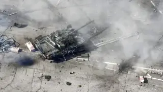 Imagen de un vídeo proporcionado por el servicio de prensa del Ministerio de Defensa ruso muestra equipo militar destruido de grupos de sabotaje y reconocimiento de Ucrania en el cruce fronterizo cerca del asentamiento de Nekhoteevka RUSSIA UKRAINE CONFLICT