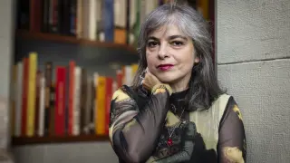 Mariana Enríquez deslumbra en Cálamo.