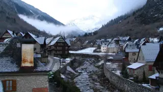 Este bonito pueblo se encuentra en el Pirineo catalán, a unas dos horas y media de Huesca