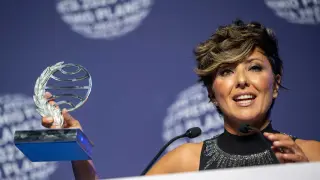 La periodista, escritora y  presentadora Sonsoles Ónega recibe el LXXII Premio Planeta.