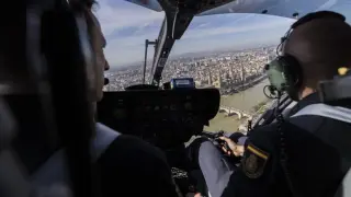 Vista de Zaragoza desde la cabina del helicóptero Cóndor de la Policía Nacional.