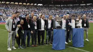 Varios de los integrantes del Real Zaragoza campeón de Copa en 2004, con Víctor Muñoz al frente.