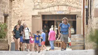 Turistas en Alquézar en julio de 2023.