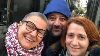 Selfie con María Dantas y Cristina Giagnotti en Madrid diciembre 2021. Arturo Hortas está en el centro.