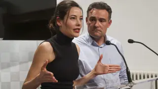 La actriz Mireia Oriol acompañada por el actor Urko Olazabal durante la rueda de prensa