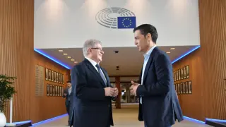 Vélez, acompaado por Ros, durante su visita al Parlamento Europeo