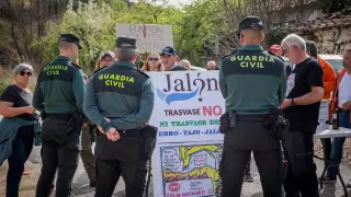 Protestas con cortes de caminos por vecinos de Paracuellos de la Ribera
