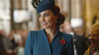 La británica Kate, la duquesa de Cambridge, asiste al servicio de conmemoración y acción de gracias del Día de Anzac en la Abadía de Westminster
