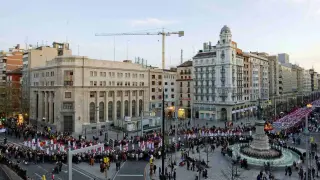 Multitudinaria procesión por el centro de Zaragoza en Semana Santa