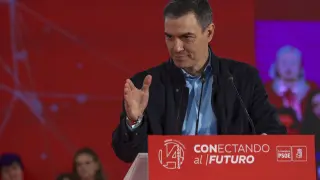 El secretario general del PSOE y presidente del Gobierno, Pedro Sánchez, toma la palabra durante la inauguración del congreso Regional del partido en Extremadura