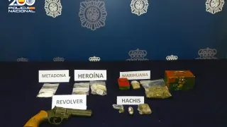 Drogas y un arma de fuego encontrado en el domicilio de los detenidos en Teruel.