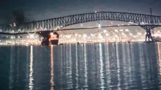 El mayor puente de Baltimore (EEUU) se derrumba por la colisión de un carguero contra uno de sus pilares..REDES SOCIALES..26/03/2024 [[[EP]]]