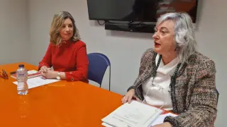 La consejera de Educación, Claudia Pérez Forniés, y la directora general de Ciencia, Pilar Gayán.