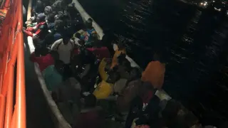 La salvamar Macondo rescata a 50 migrantes que iban a bordo de un cayuco cerca de Gran Canaria..SALVAMENTO MARÍTIMO..30/03/2024 [[[EP]]]