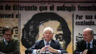 El diputado del PP Eloy Suárez (c) durante la constitución y designación de la mesa de la Comisión de Investigación por el `caso Koldo