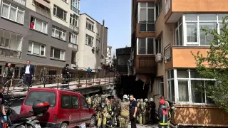 Incendio en un edificio residencial de Estambul