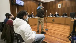Los condenados, durante el juicio celebrado en la Audiencia de Zaragoza en diciembre de 2020.