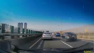 Una cámara capta el momento en el que el terremoto sacude una autopista en Taiwán