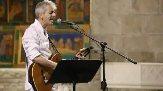 Javi Sánchez en un concierto para recaudar fondos para la reparación de la Iglesia de los Franciscanos de Teruel